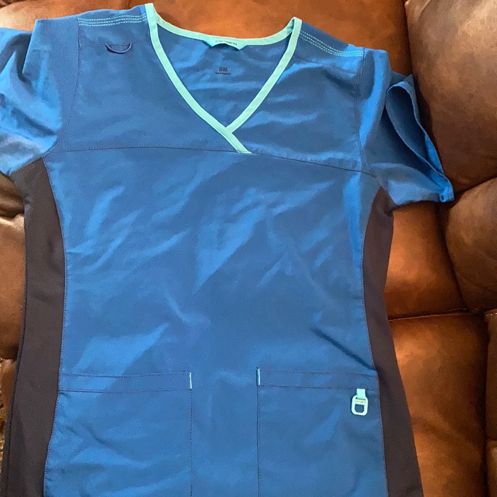 Carhartt scrub top